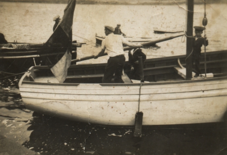 Déhalage du bateau Marcel-Micheline à son baptême en 1935