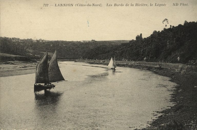 LANNMARFlambarts au portant près du sentier de halage