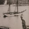 LANNYAUDETPORTSARDINERIE16 LES CANOTS MOUILLE SUR PIEUX GOELETTE